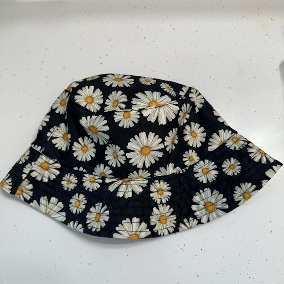 Daisy Flower Bucket Hat Reversible Black 22in Circumference Festival Summer - Picture 1 of 5